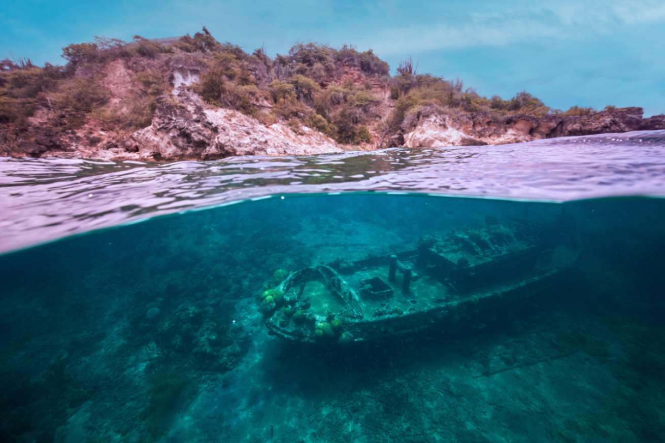 Underwater view of ship wreck on the sea floor 