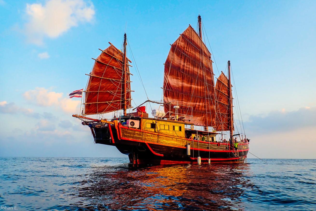 Traditional Chinese cargo ship