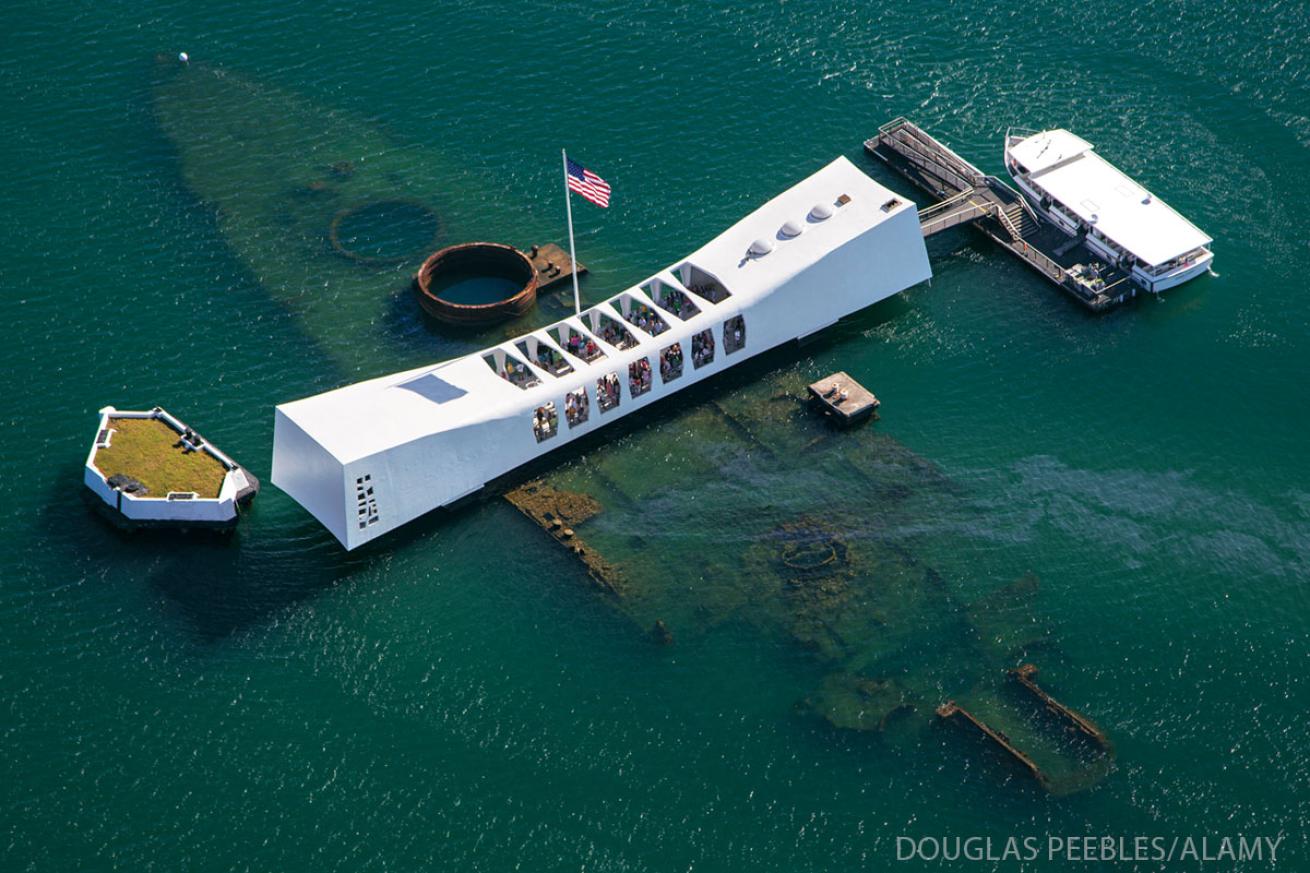 scuba diving the uss arizona in hawaii