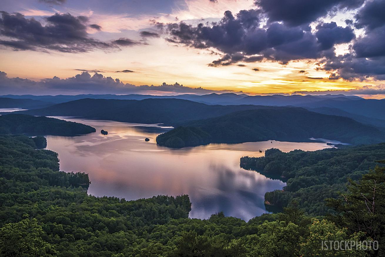 lake jocassee