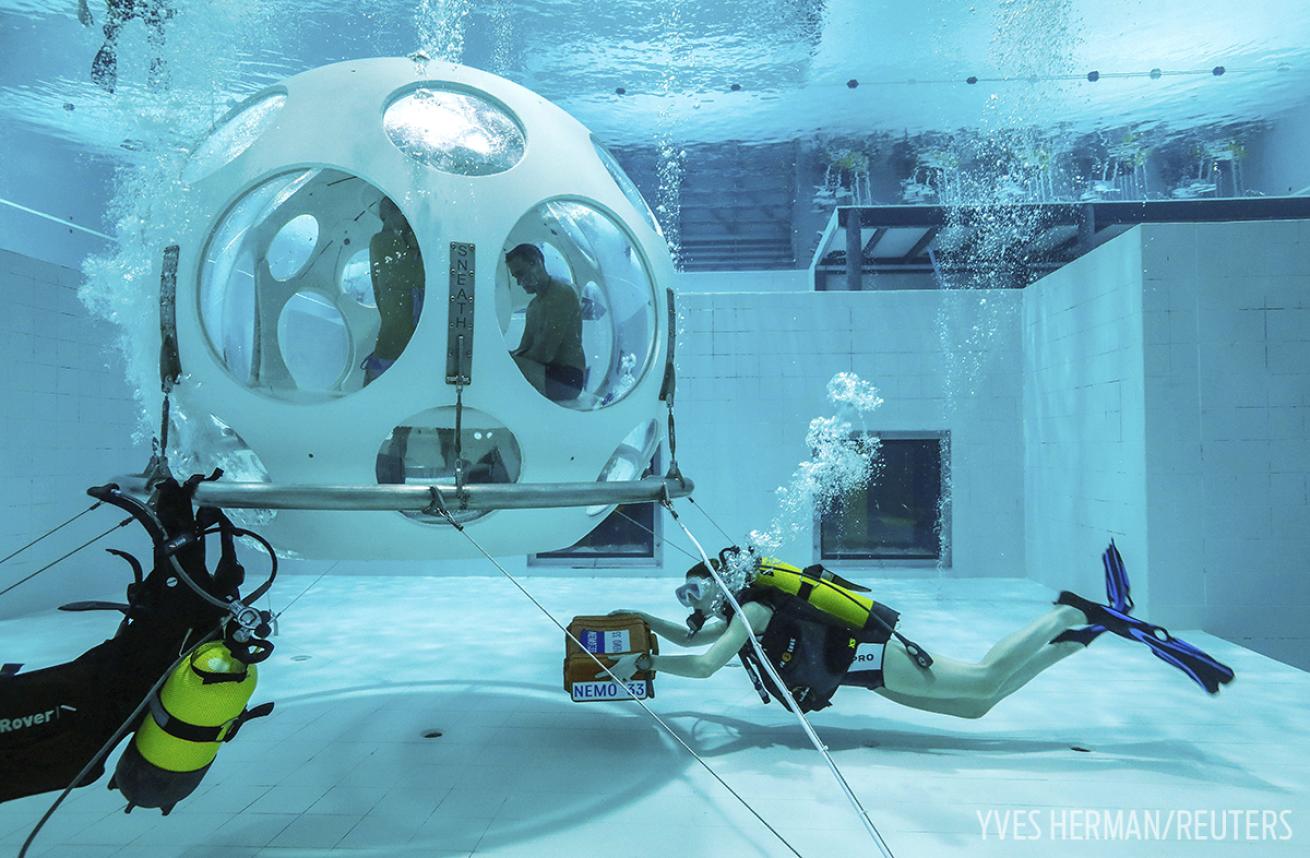 underwater restaurant