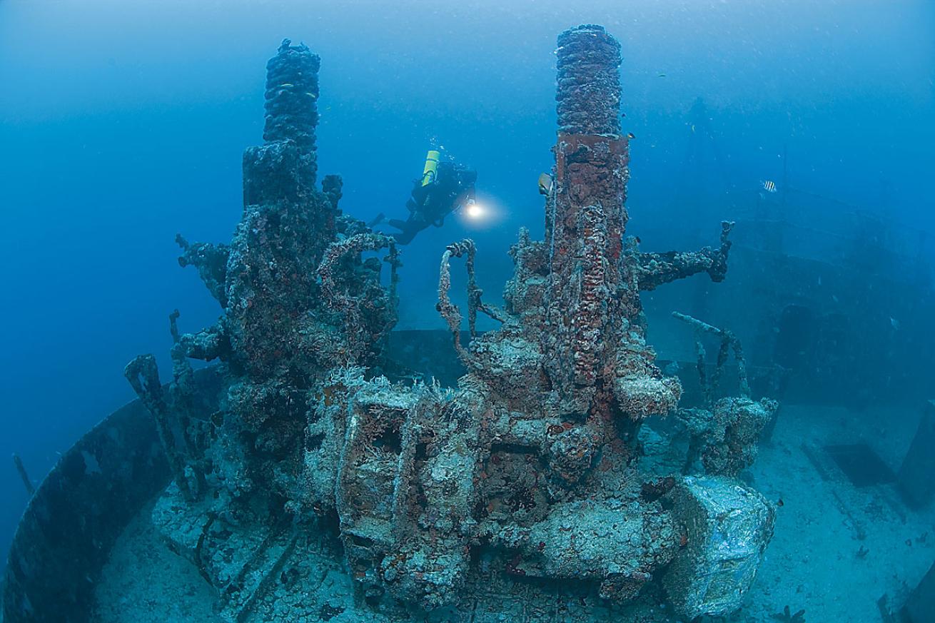 Stay with your buddy and go hand-over-hand down the mooring until you get to the wreck.