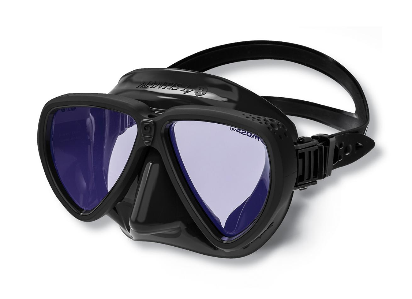 mantislvr_rubberblack.scubadivingmag.march2022