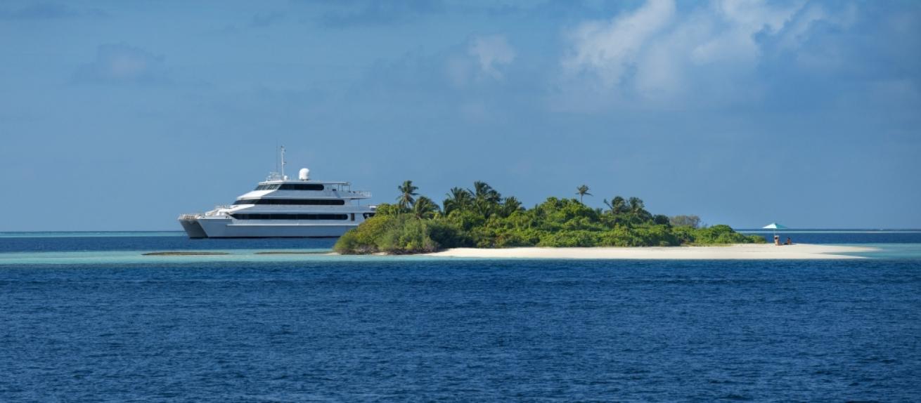 Manta Trust Expeditions on Four Seasons Explorer