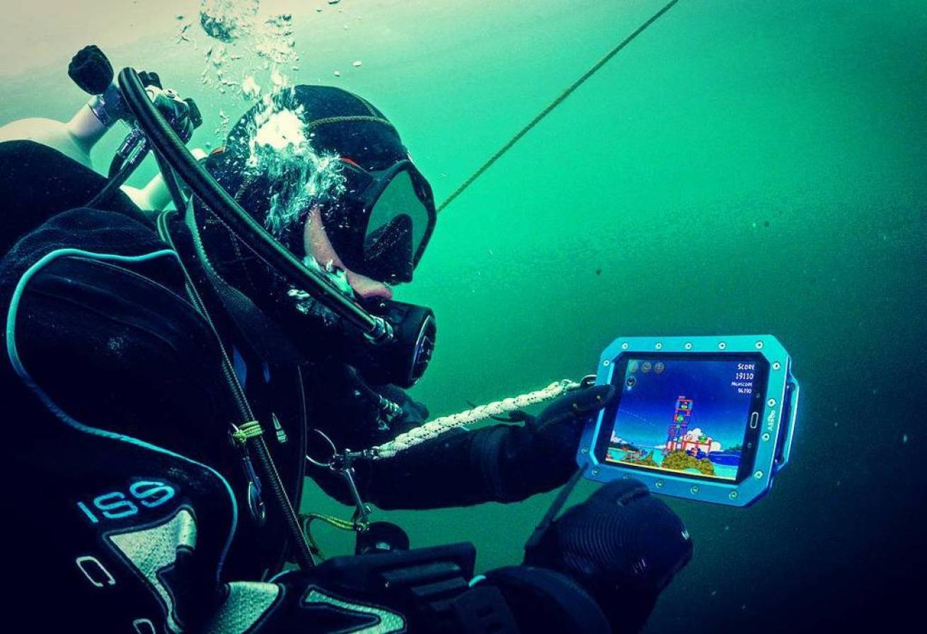 underwater tablet