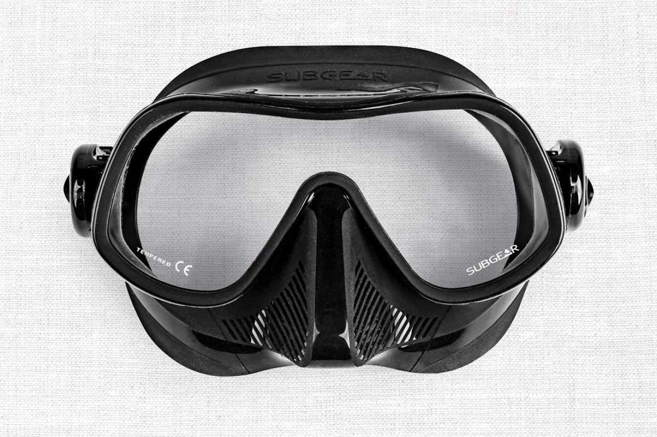 scuba mask