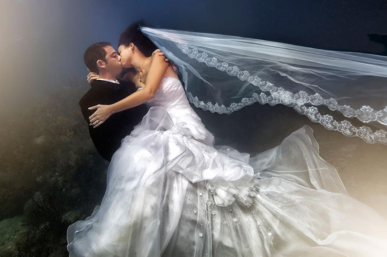 trash the dress underwater photos